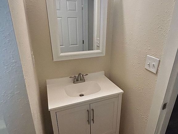 4th image of 306 W Washington St Unit 3