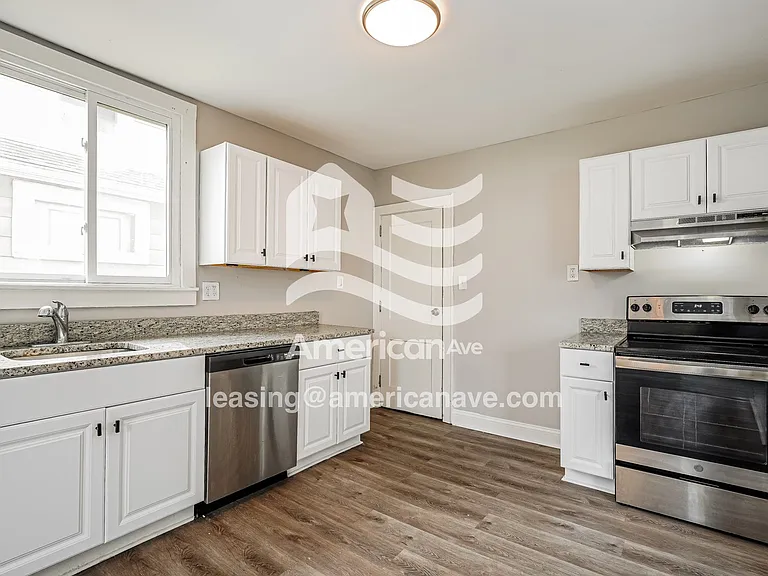 1389041_005_kitchen_6.jpg
