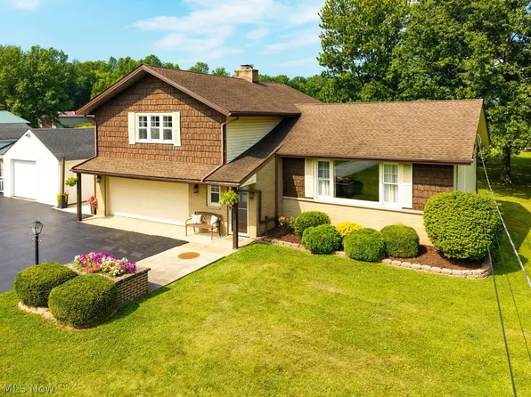 11728 Indian Hollow Rd, Grafton, OH 44044