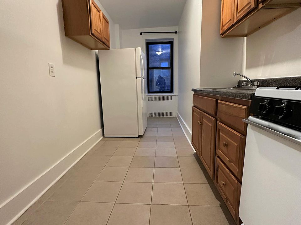 2nd image of 4708 White Plains Rd
