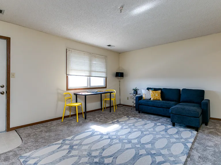 1620 McCain Ln — Photo 7