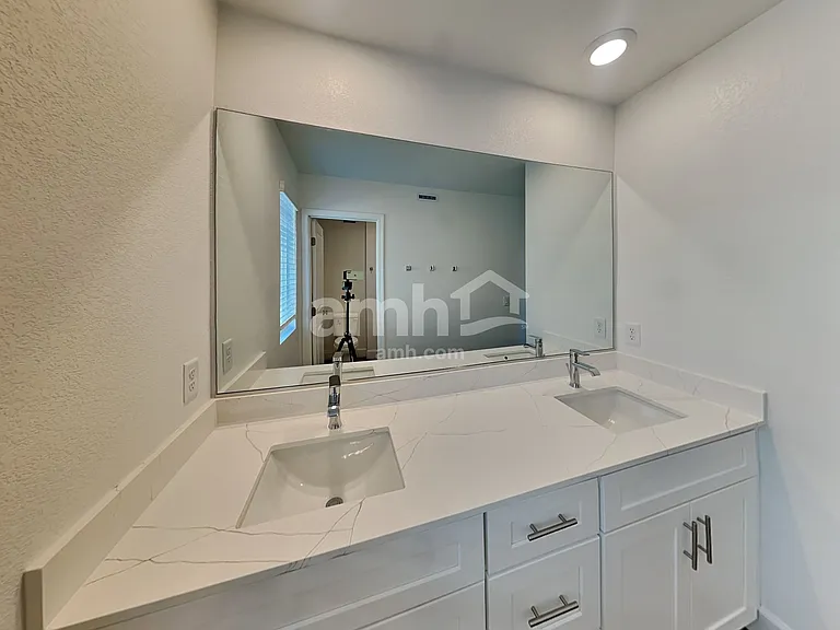 10560 Lagaspi Dr — Photo 13