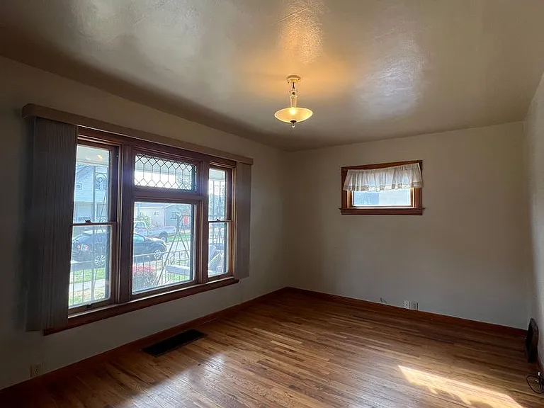 723 E Ermina Ave — Photo 3
