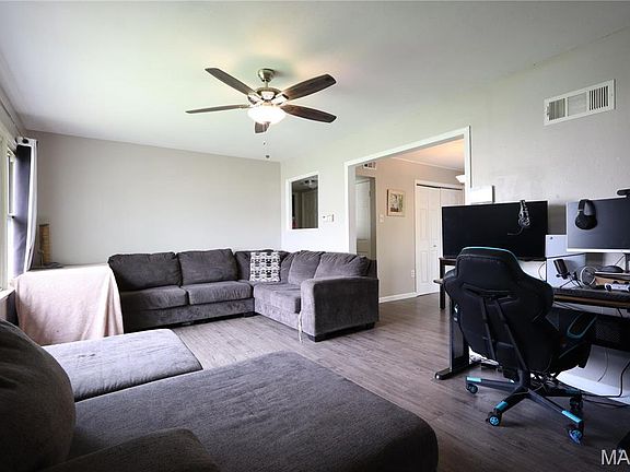 2nd image of 90 La Sierra Dr