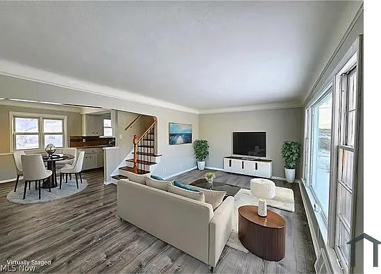 9516 Alexander Rd — Photo 2
