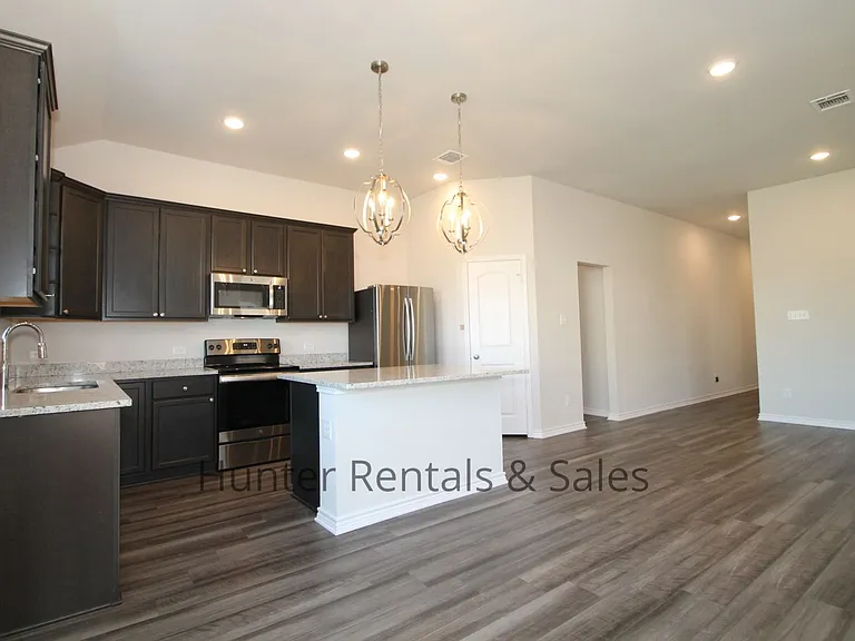 1902 Bayou Wood Ln — Photo 9