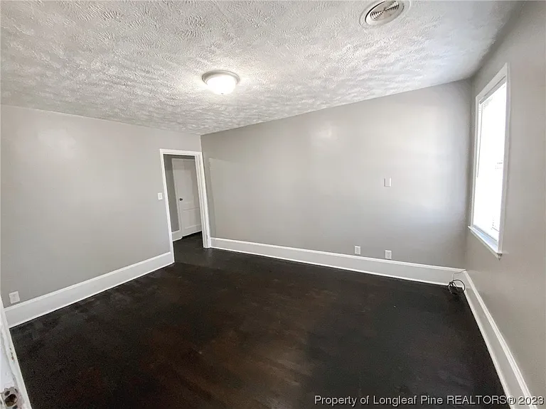 210 E 16th St #1 — Photo 5