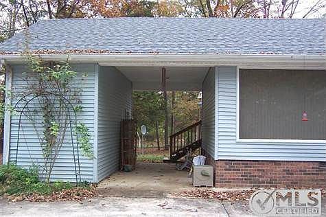 5th image of 120 Elaine Dr