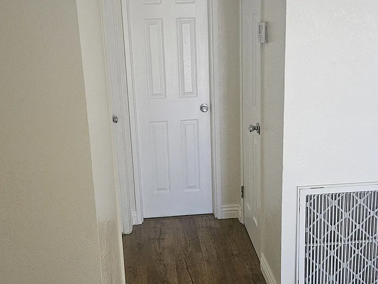 16427 Cajon St — Photo 6