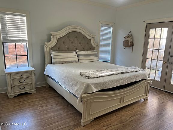 3rd image of 646 Bryceland Blvd