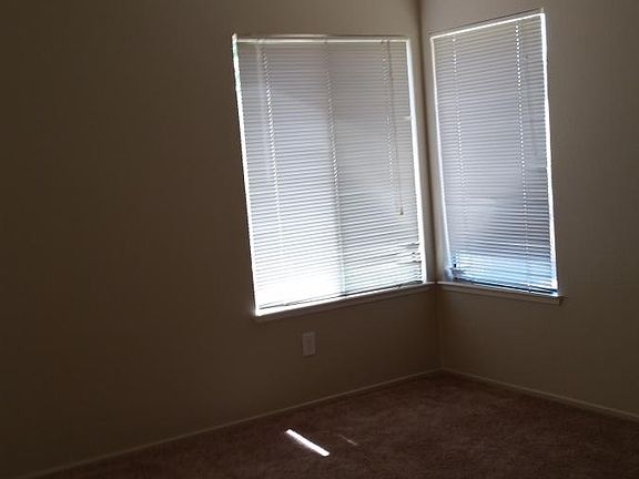 3rd image of 9401 Ivydale Cir
