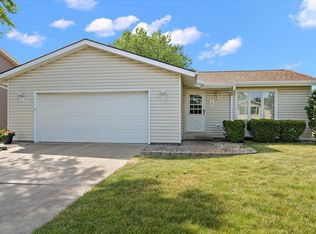 5 Ivey Ct, Bloomington, IL 61701