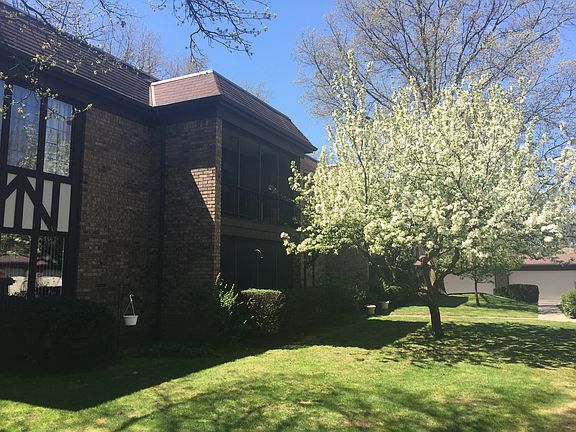 3rd image of 6536 Woodhall Dr
