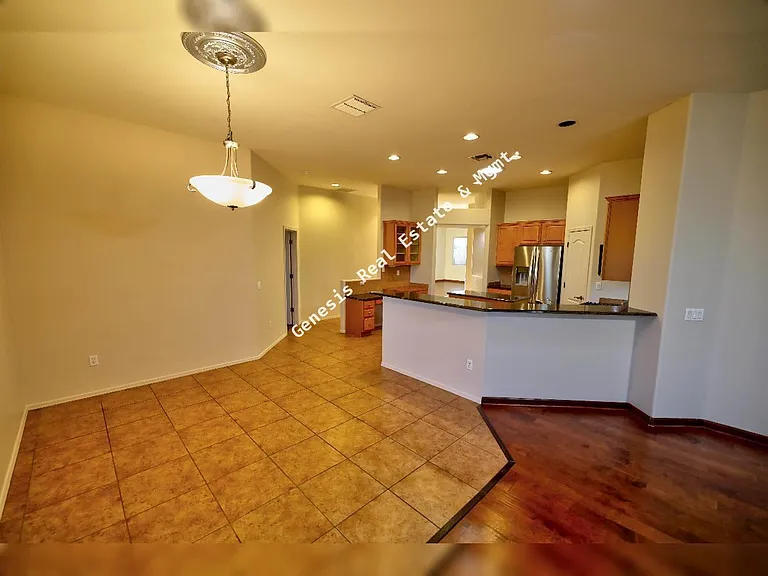 770 W Grantham St — Photo 9
