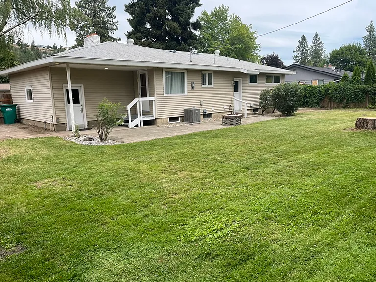 8016 N Hughes Dr — Photo 2