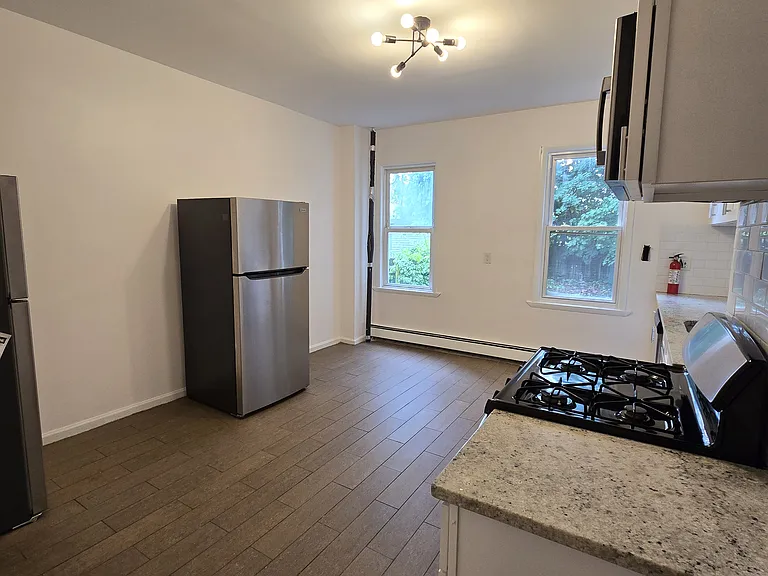 79 Eaton Pl #1 — Photo 12
