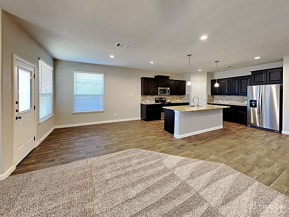 3rd image of 4808 Bronzeleaf Ln