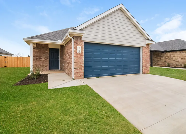 2508 Rosewood Ln — Photo 3