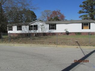 340 W Pittman St, Saint Pauls, NC 28384