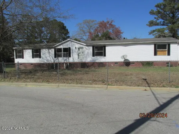 340 W Pittman Street, Saint Pauls, NC 28384