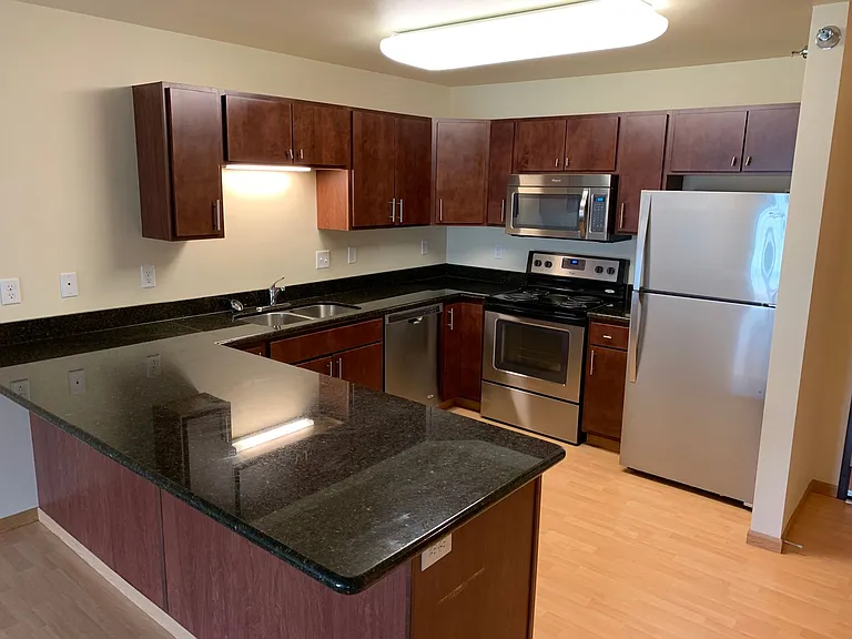 West Lake II Apartments — Photo 25