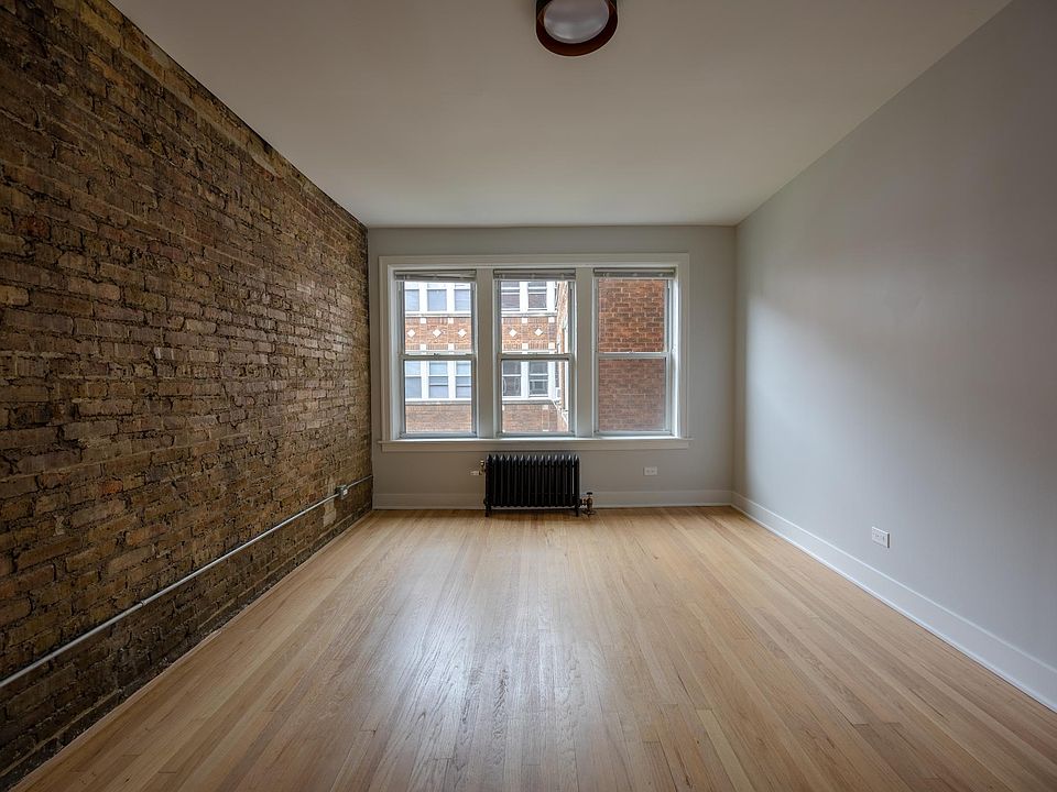 1st image of 4121 W Belle Plaine Ave APT 14