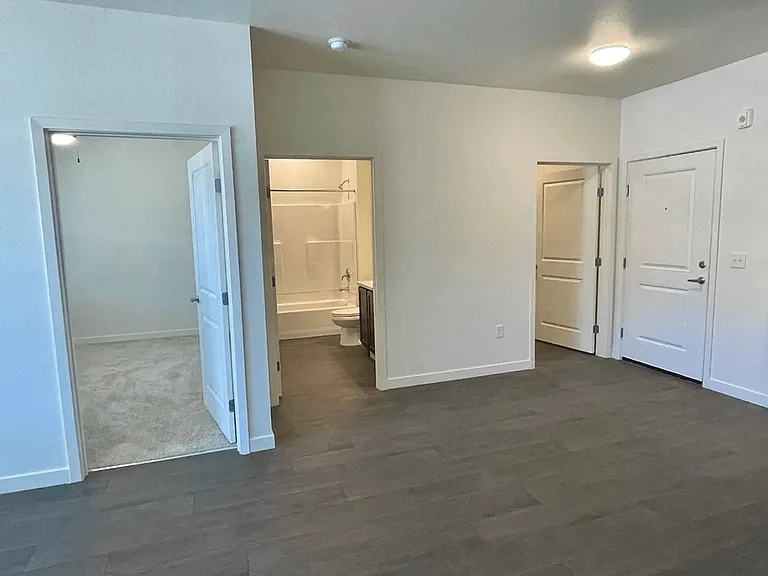 Range View Apartments — Photo 30