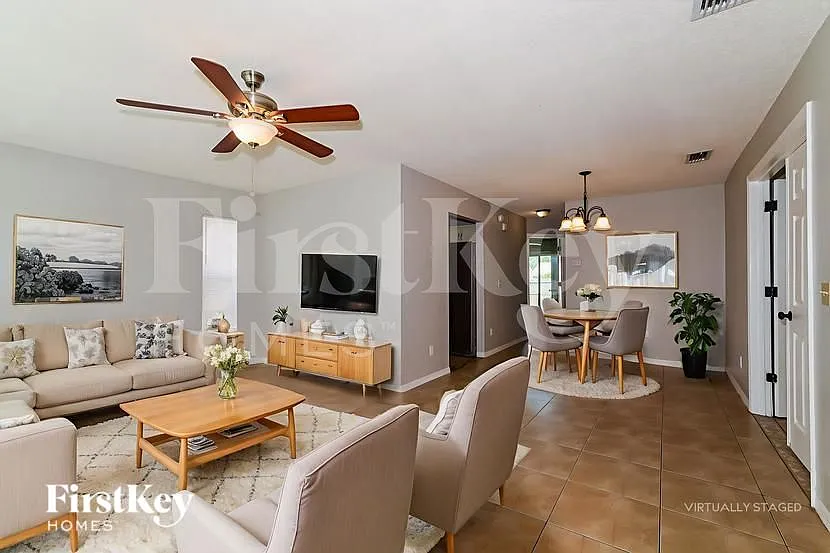 3 bed, 2.0 bath, 1142 sqft, $2,260 — Photo 4