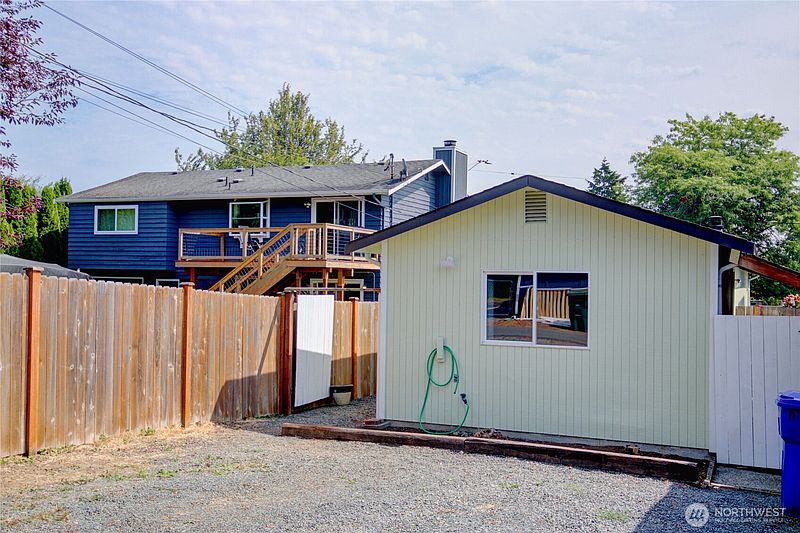 5th image of 2524 Walnut Street
