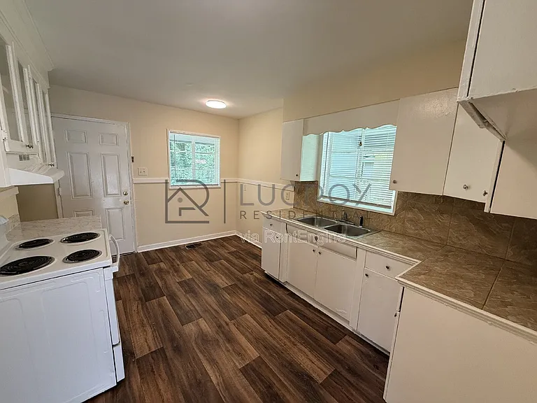 3173 Oak Forest Dr — Photo 8