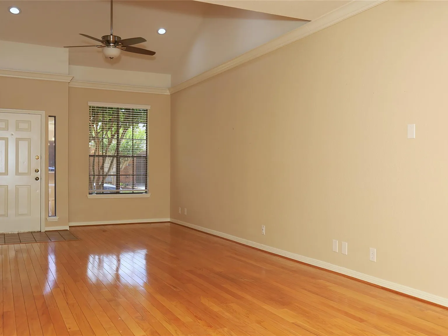 2 bed, 2.0 bath, 1340 sqft, $1,950 — Photo 4