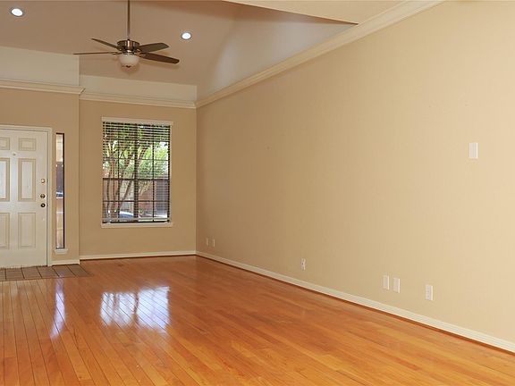 4th image of 107 Manor Pl
