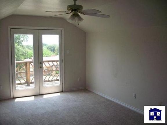 4th image of 3019 Oakwood Dr