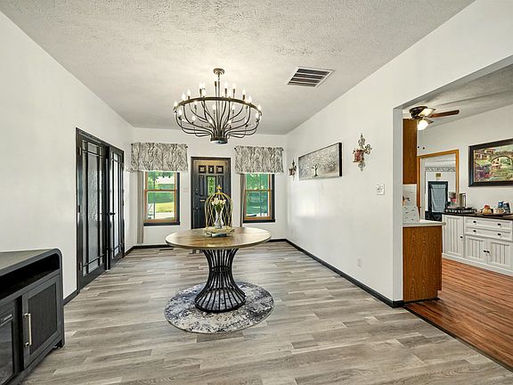 4th image of 308 W Lindsborg St