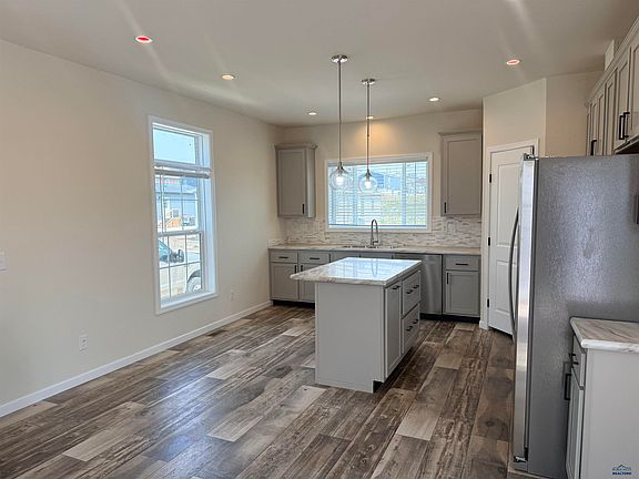 4th image of 1661.143 E PHILADELPHIA #Home 143