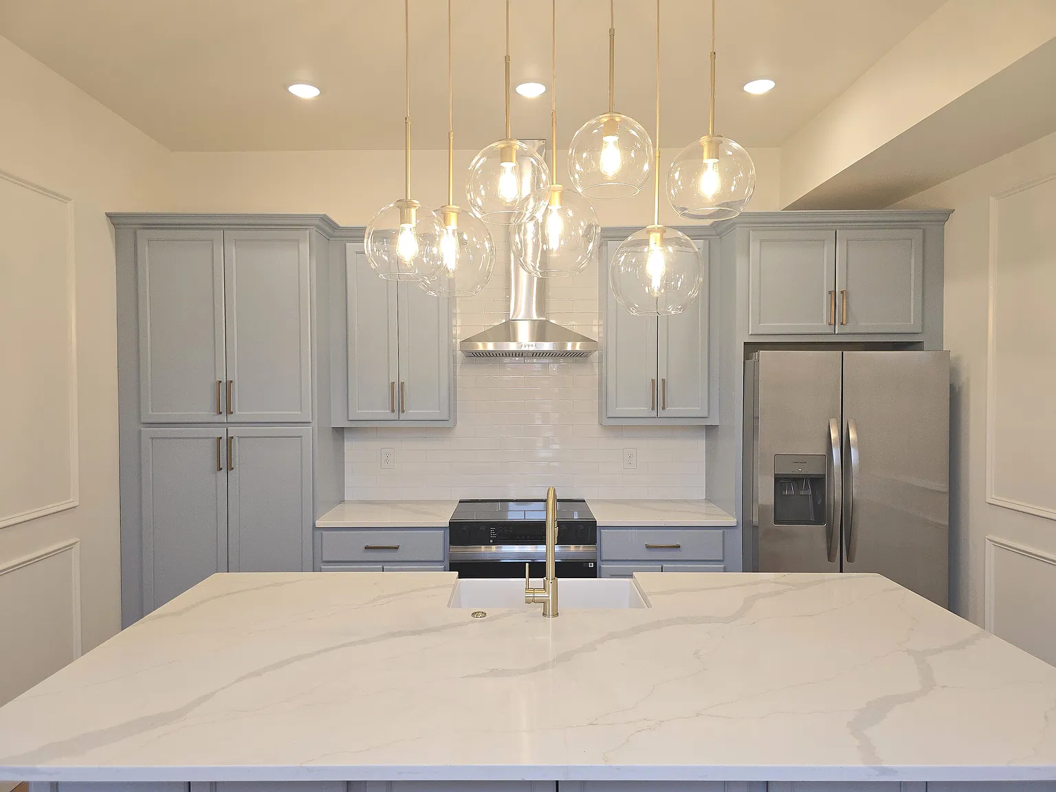 3 bed, 2.5 bath, 1850 sqft, $3,000 — Photo 1