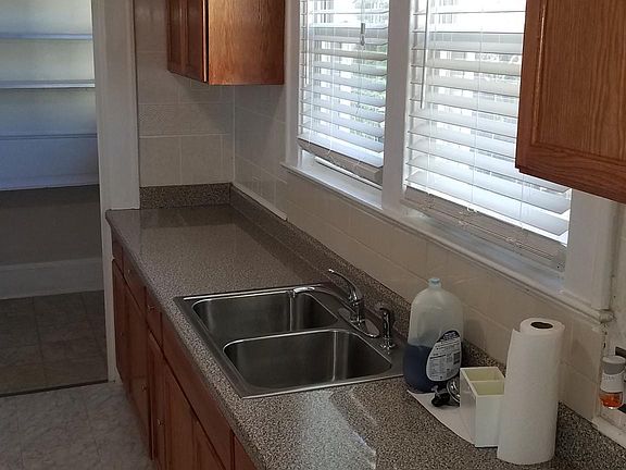 5th image of 1728 Glenwood Ave