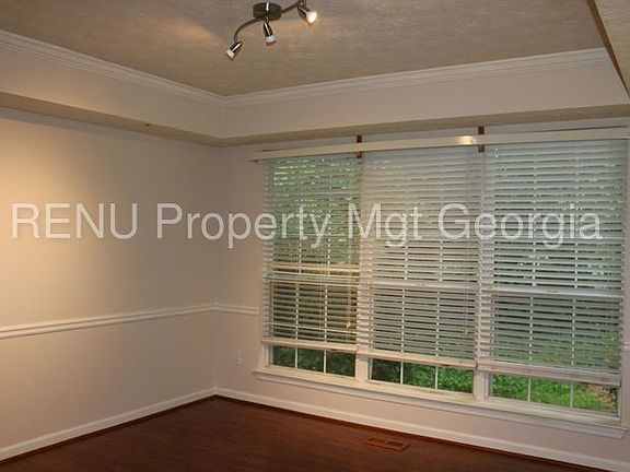 5th image of 3220 Skyland Dr