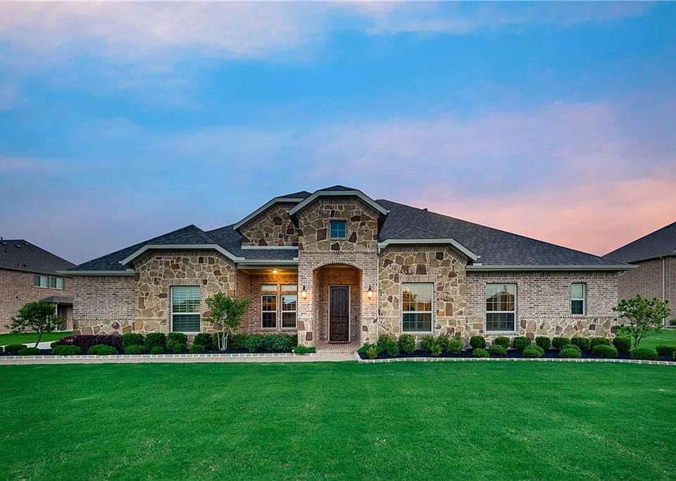 1st image of 1215 Artesia Ln