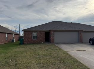 1020 Kensington Dr, Centerton, AR 72719