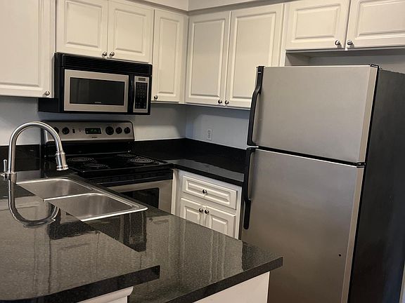 5th image of 3343 W Wyoming Cir