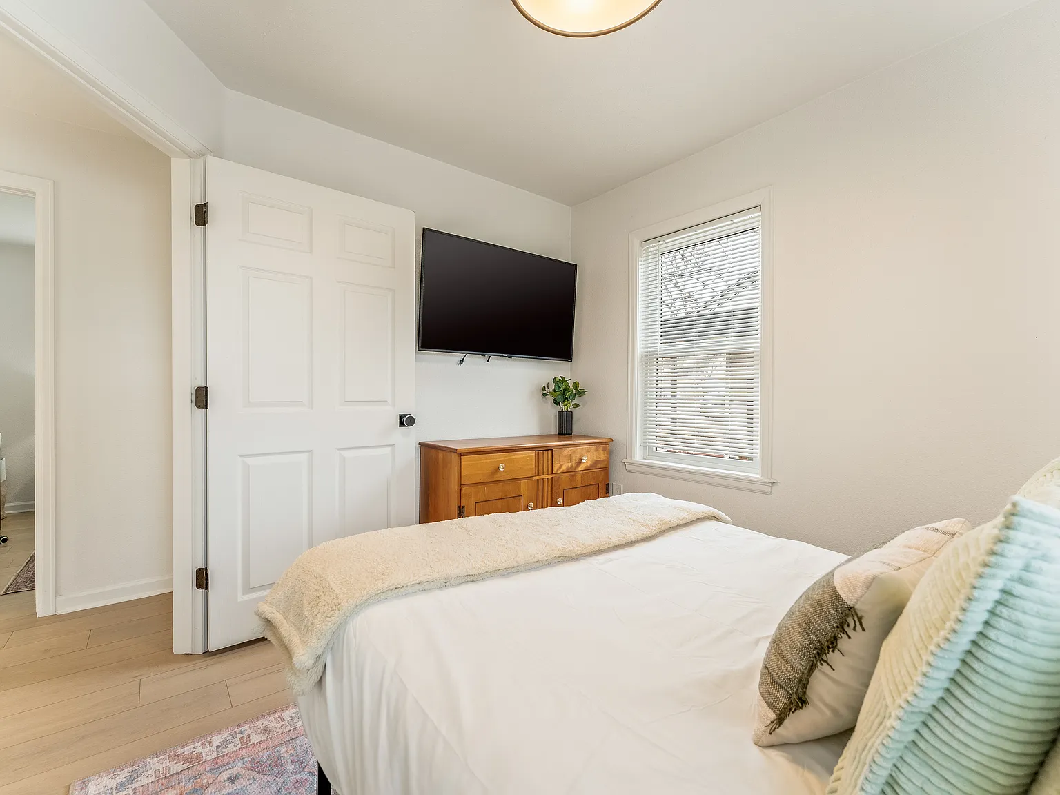 2 bed, 800 sqft, $2,550 — Photo 1