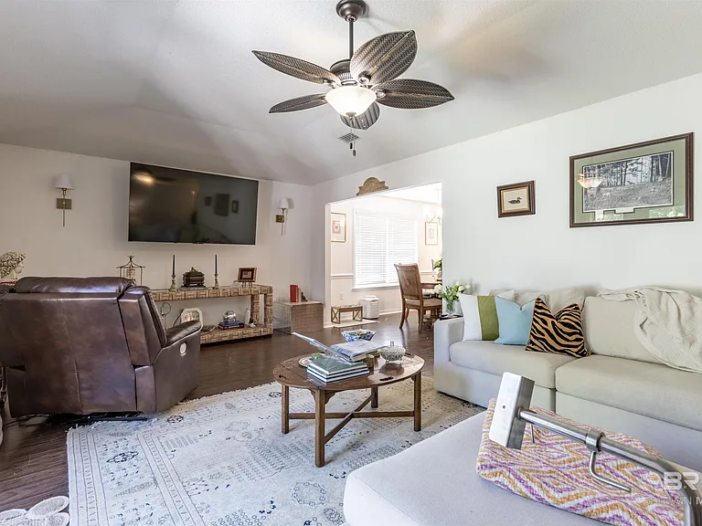 1909 Nile Ct — Photo 7