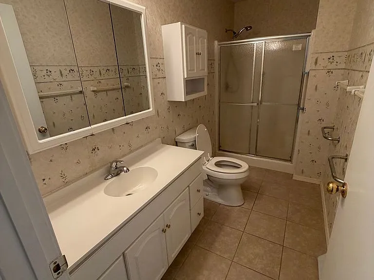 412 S Duke Ave — Photo 16