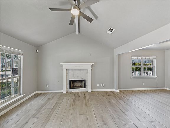 3rd image of 901 Anthony St