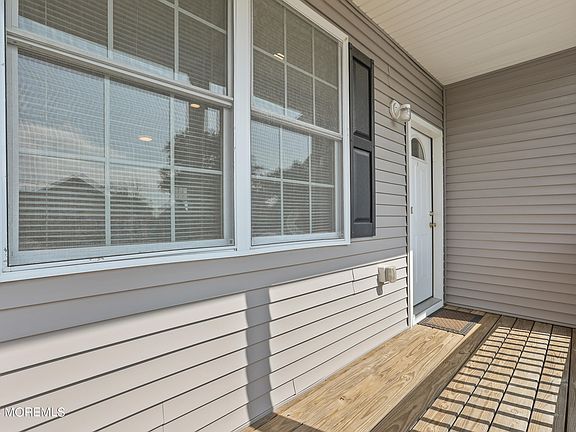 3rd image of 64 Brainard Ave