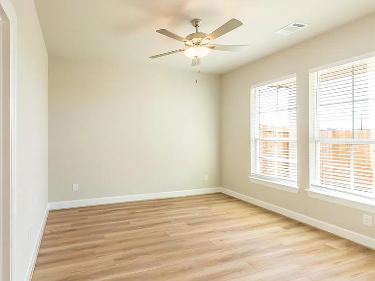 1016 Tillman Ln E — Photo 10