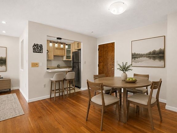 3rd image of 655 Saw Mill Brook Pkwy APT 20