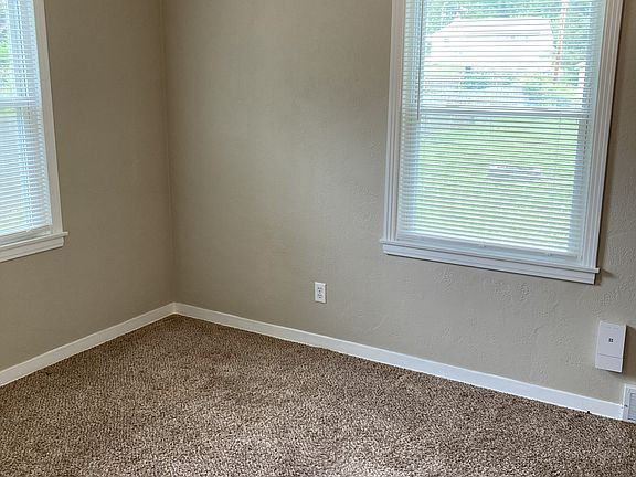 typical carpeted bed room