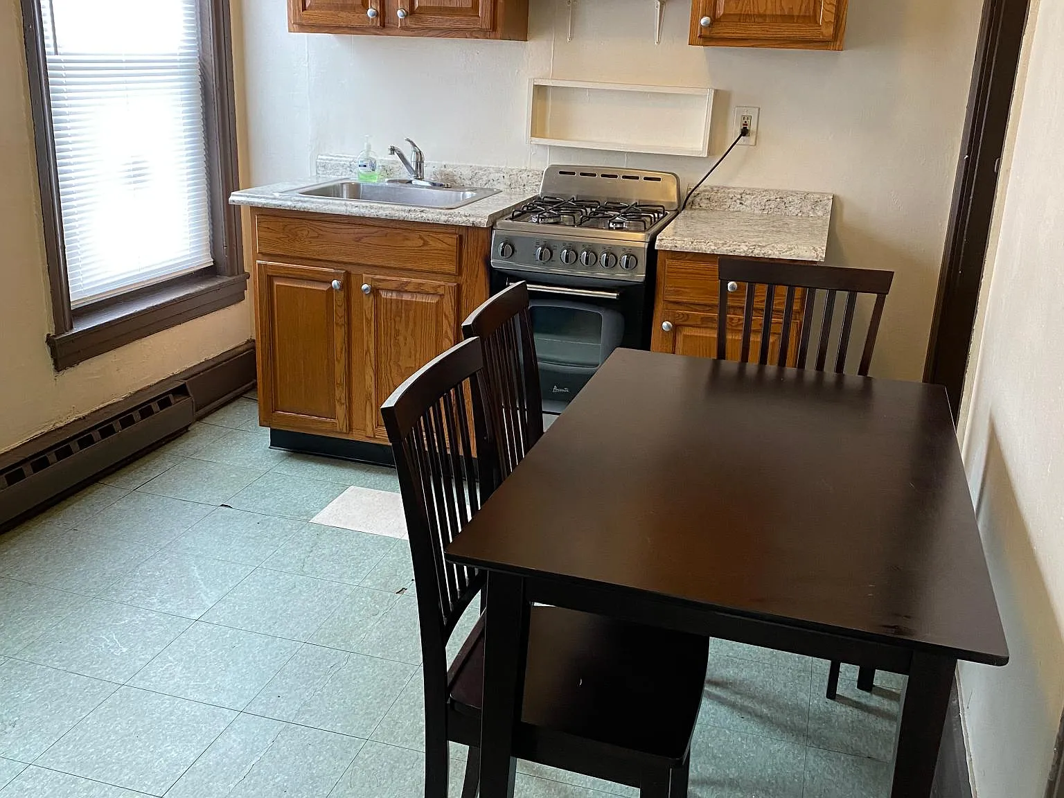 Studio, $850 — Photo 2